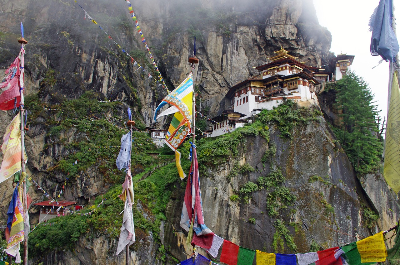 智圣汤泉门票最新价格表，一场自然与文化的饕餮盛宴，智圣汤泉门票价格更新，自然与文化盛宴的独家体验