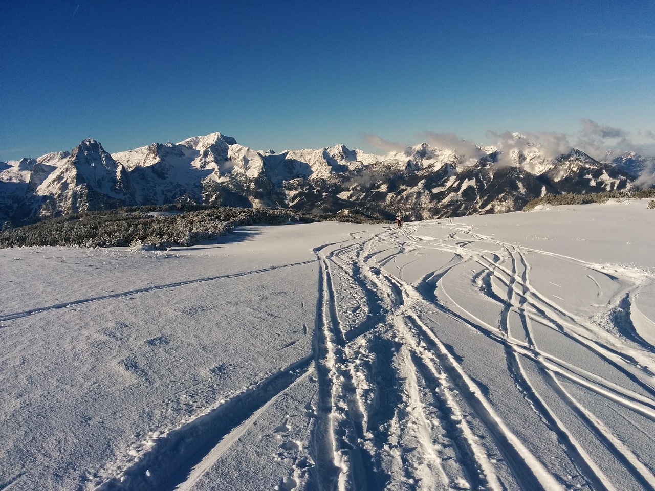 哈尔滨冰雪大世界延长营业时间·马上更新，哈尔滨冰雪大世界延长营业时间，即将更新！
