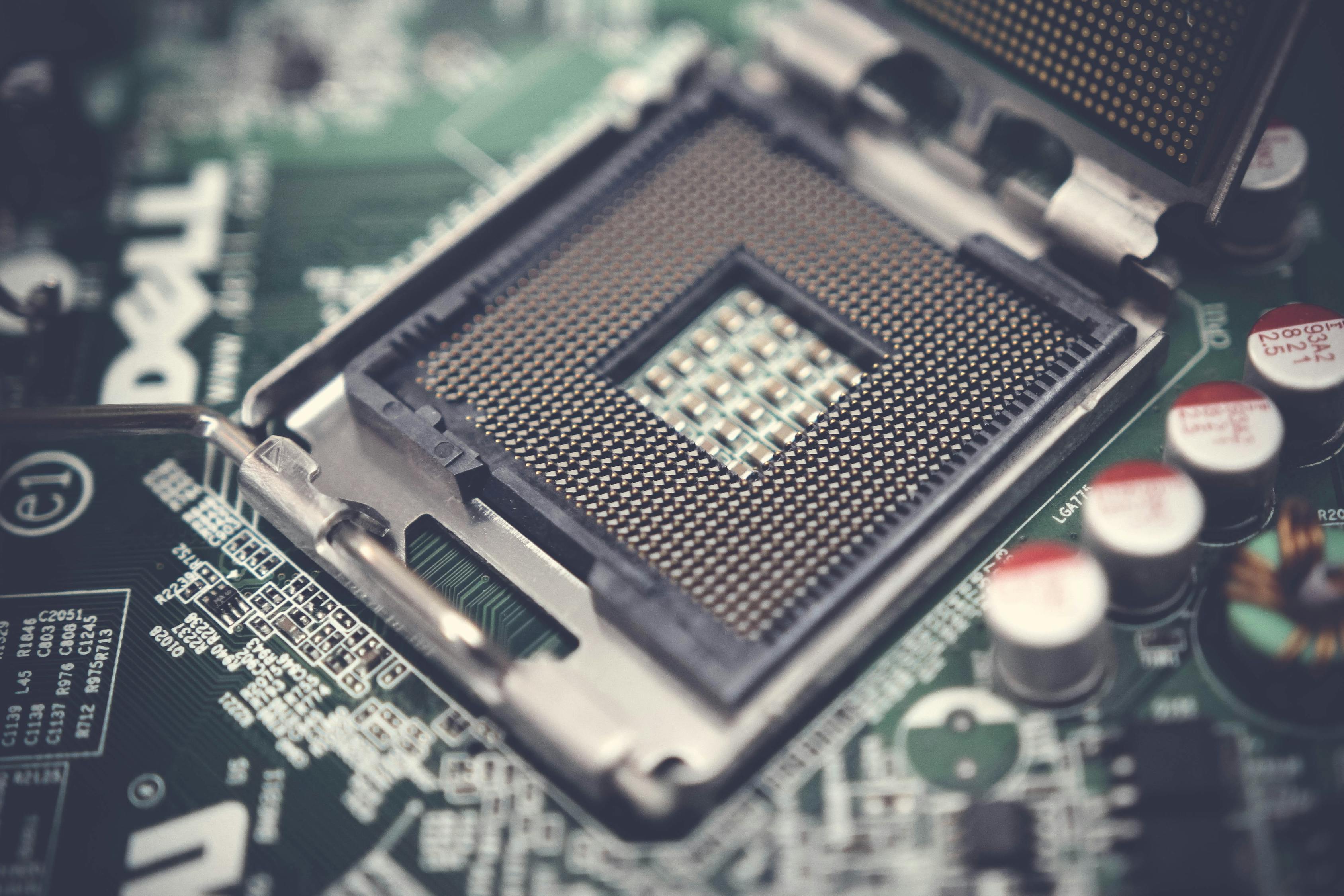 英伟达财报推动全球半导体产业链向 AI 倾斜·全程监测，英伟达财报引领全球半导体产业向AI转型，全程监测与深度洞察