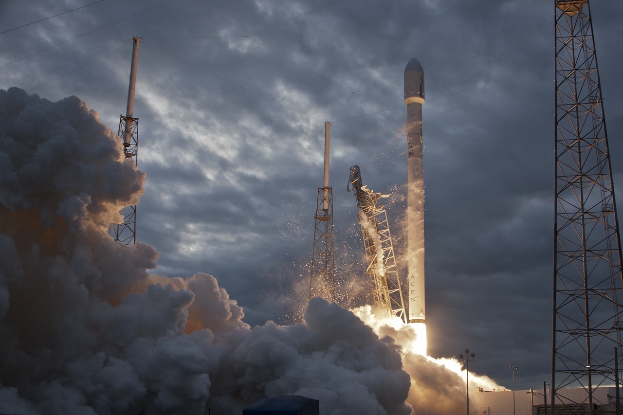 SpaceX 星舰试飞推迟·瞬间回复，SpaceX星舰试飞延期，瞬间反应与期待重塑