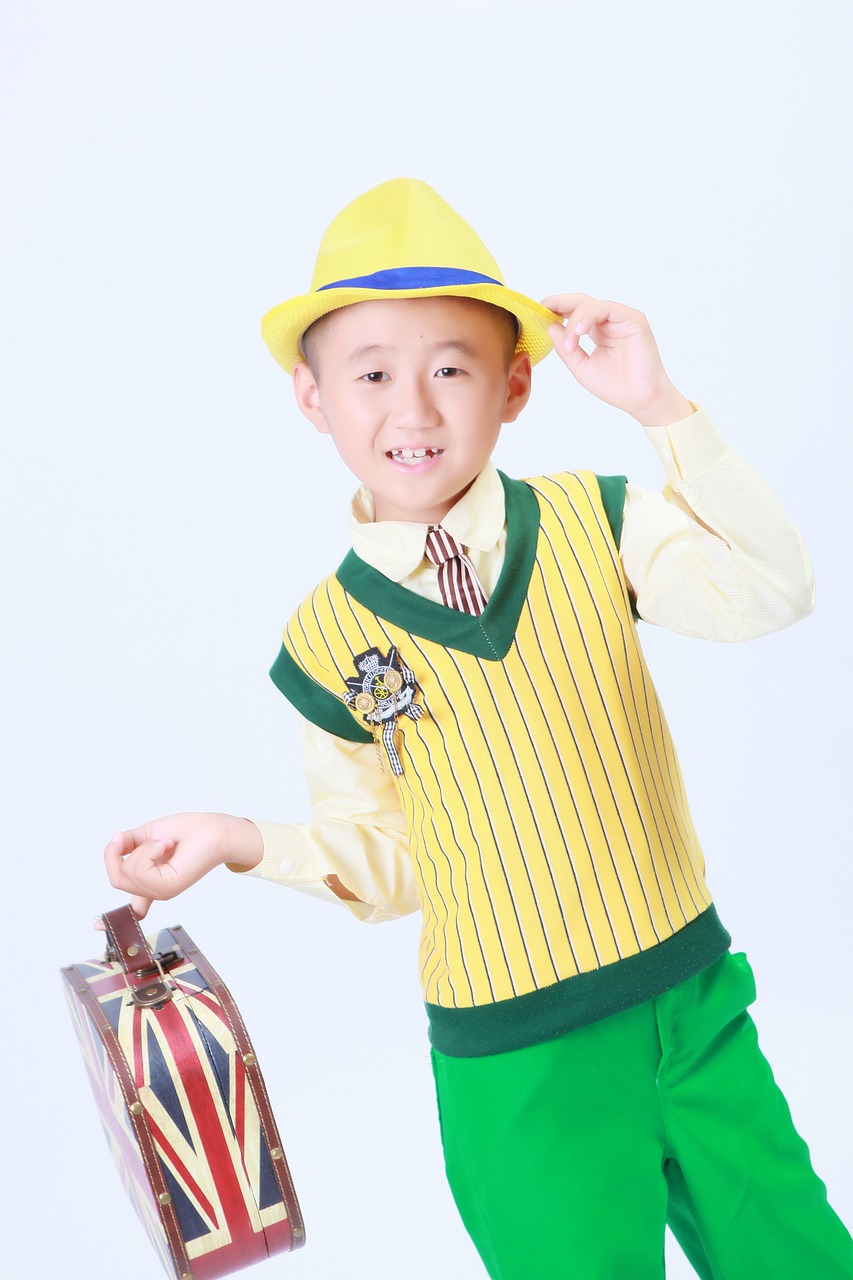 男初中生最新款羽绒服，男初中生羽绒服选购指南：流行趋势、特点、选购要点与保养全解析