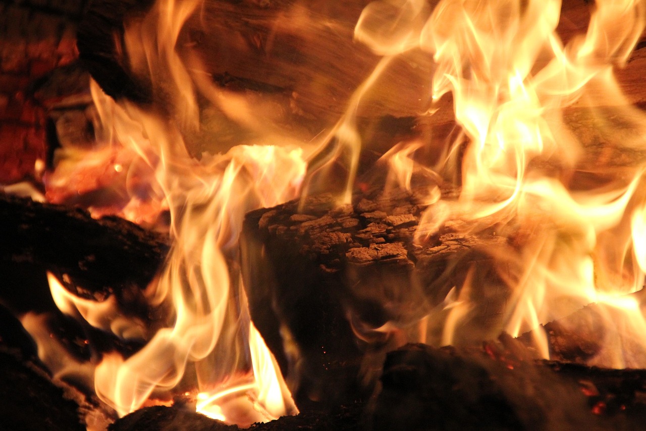 《聊会·一事一议》 20250308 今天聊什么？“哪吒”火了，怎么看？