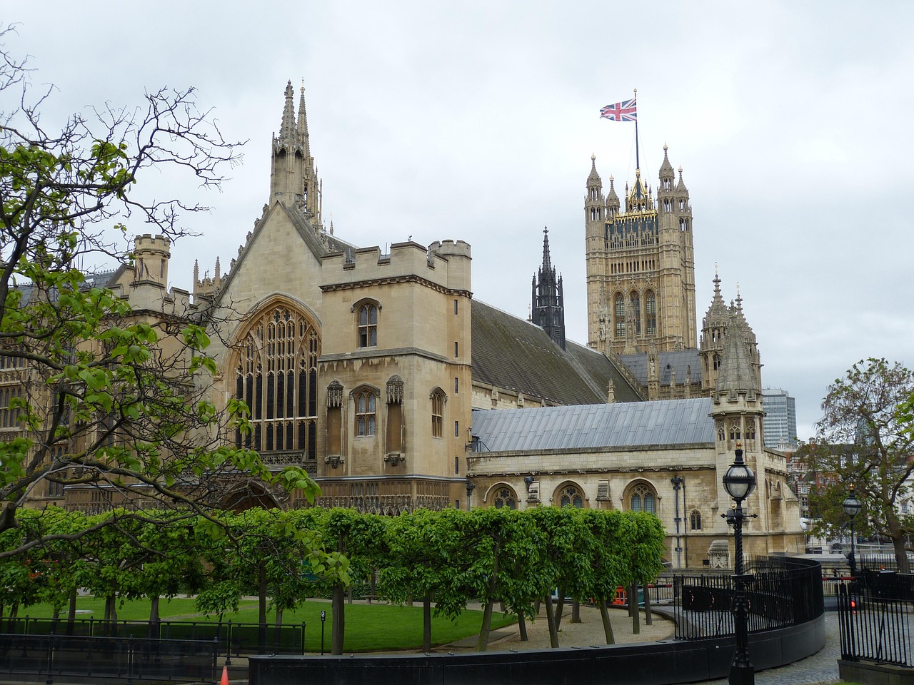 英首相约翰逊最新动态，政策调整与国内外局势应对，英国首相约翰逊政策新动向，应对国内外局势挑战