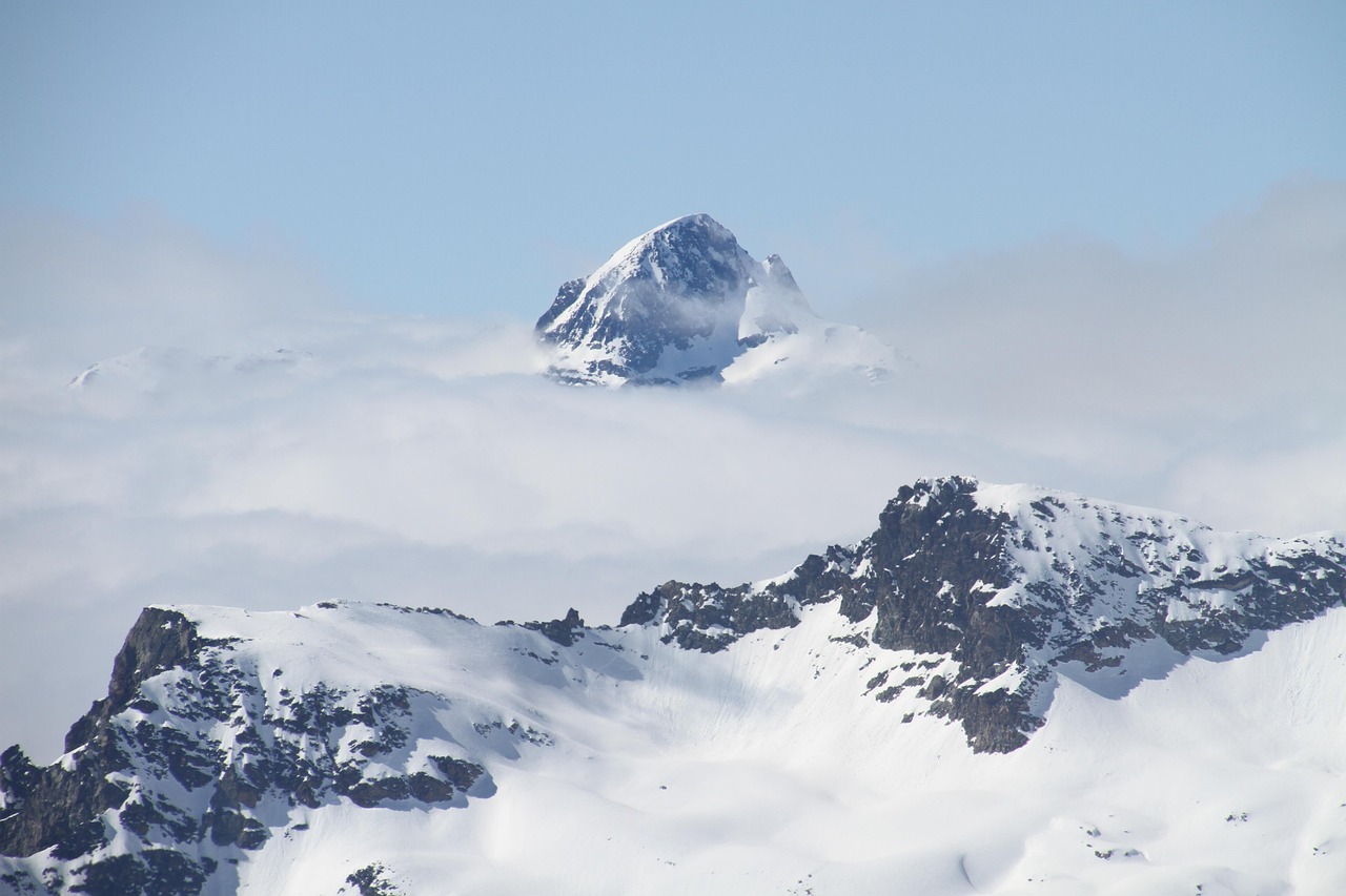 北方多地遭遇沙尘天气，冬季发生沙尘暴正常吗？