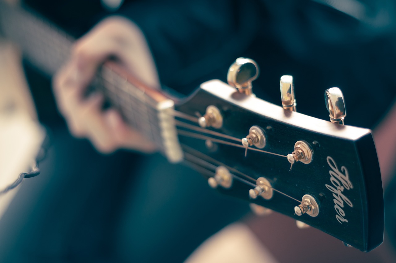 最新的歌曲感动，最新感人歌曲的力量：旋律、歌词与情感共鸣